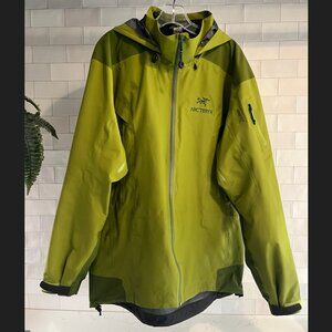 Arc’teryx GORE-TEX Pro Mountaineering Shell – Men’s Large - Green